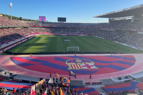 Barcelona: Jogo do FC Barcelona com assentos para torcedores e anfitrião local