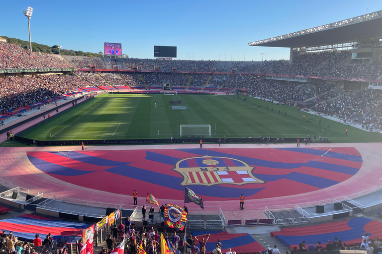 Barcellona: Partita dell&#039;FC Barcelona con posti a sedere per i tifosi e host locale