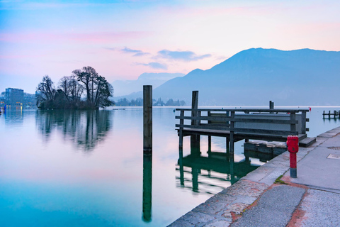 From Lyon: Annecy Private Day Trip, Boat Ride & Old Town Private Van (up to 6)