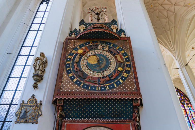 Gdańsk: Old Town Private Tour with Artus Court Visit