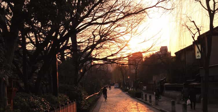 Kyoto Geisha Walking Tour: Gion District & Hidden Gems photo 9