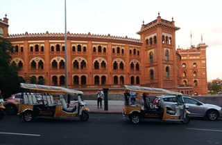 Tour mit privatem Guide im Tuk Tuk durch Madrid Torero