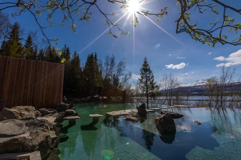 Port Akureyri: Wodospad Goðafoss i leśna laguna (odlot)