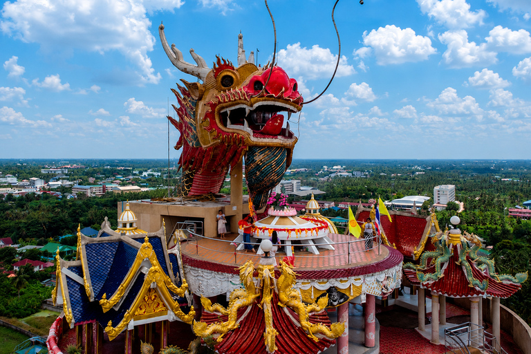 Bangkok: Emerald Pagoda with Pad Thai Noodles