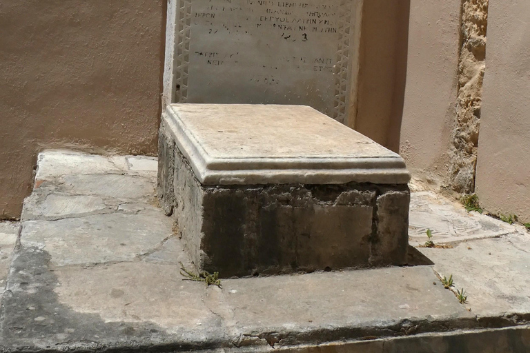 Nafplio: Between Alleys, Secrets, and Vantage Points Nafplio: alleys, secrets and viewpoints