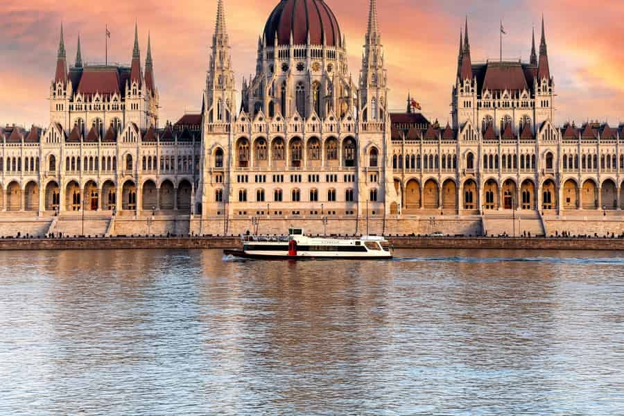 Budapest: Premium-Sightseeing-Kreuzfahrt mit Tokaj Frizzante. Foto: GetYourGuide