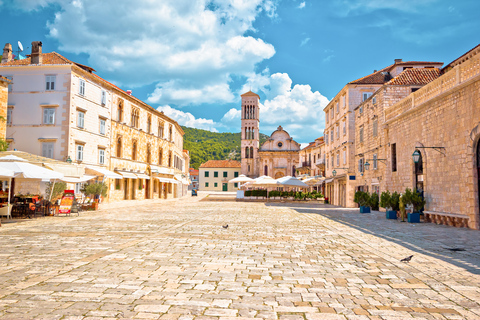 Split: Excursión a la Cueva Azul, Hvar y las 5 Islas con ticket de entradaTour en grupo desde Split