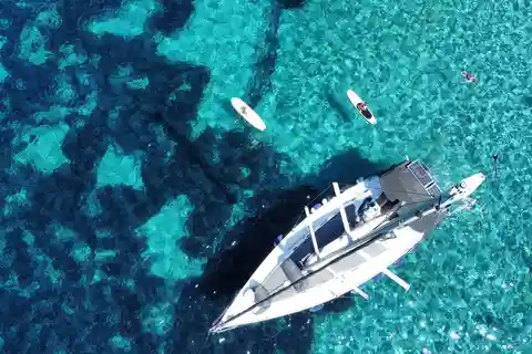Dal porto di Skiathos: Escursione in barca a vela di un giorno con pranzo