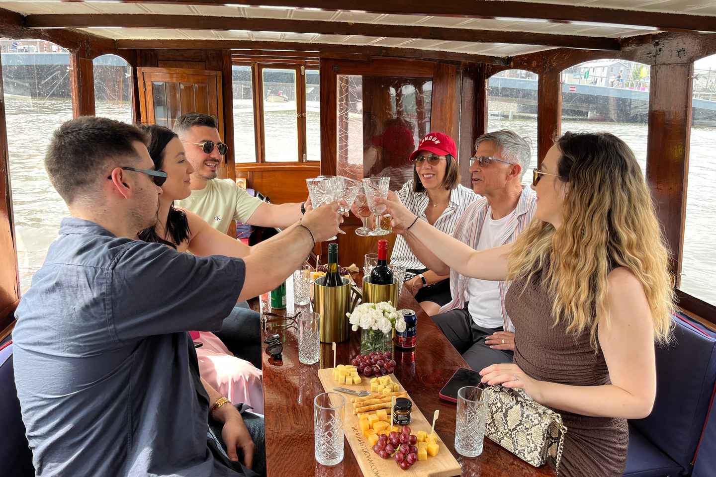 Amsterdam: Luxury Cheese & Wine Canal Cruise