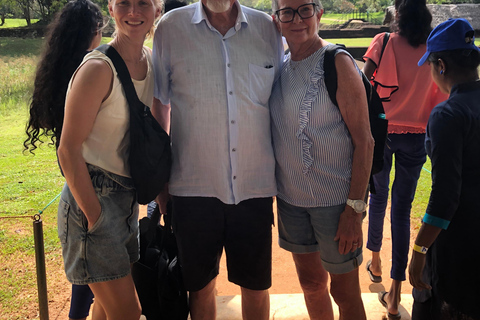 Tour privato di Sigiriya e Dambulla di un giorno interoTour partendo dalla zona di Negombo