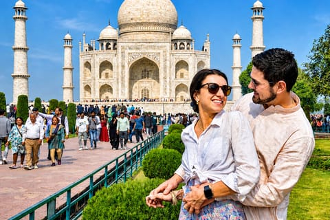 From Delhi: Taj Mahal & Agra Tour by Gatimaan Express Train