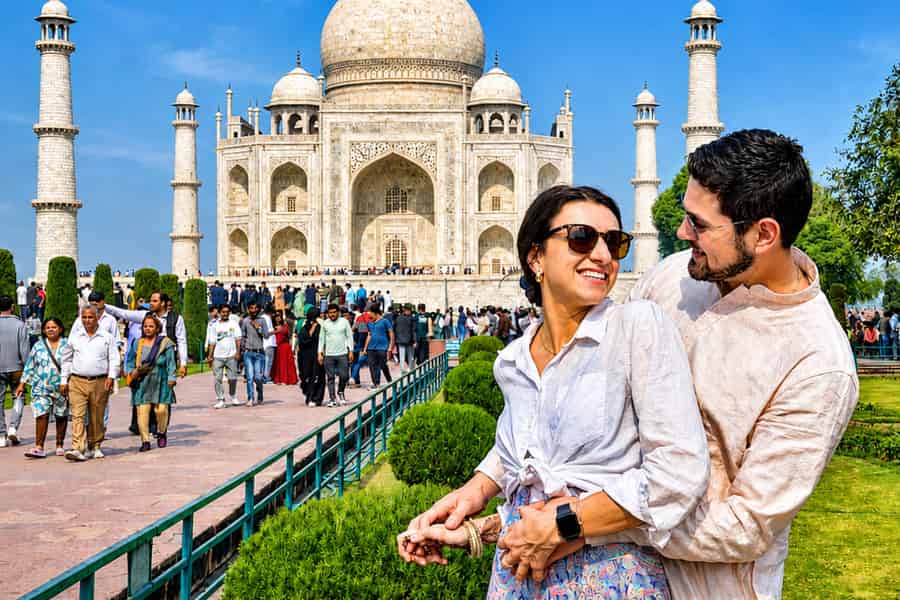 Ab Delhi: Taj Mahal & Agra Tour mit dem Gatimaan Expresszug. Foto: GetYourGuide Ab Delhi: Taj Mahal & Agra Tour mit dem Gatimaan Expresszug. Foto: GetYourGuide