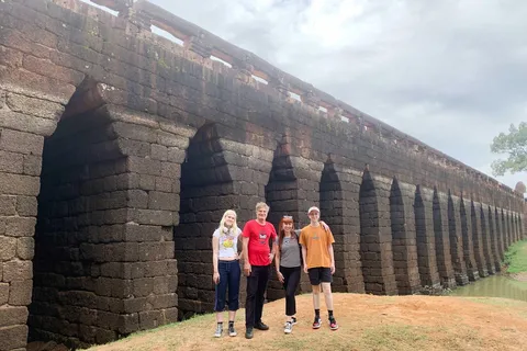 Phnom Penh - Siem Reap Road Transfer Plus Sightseeing