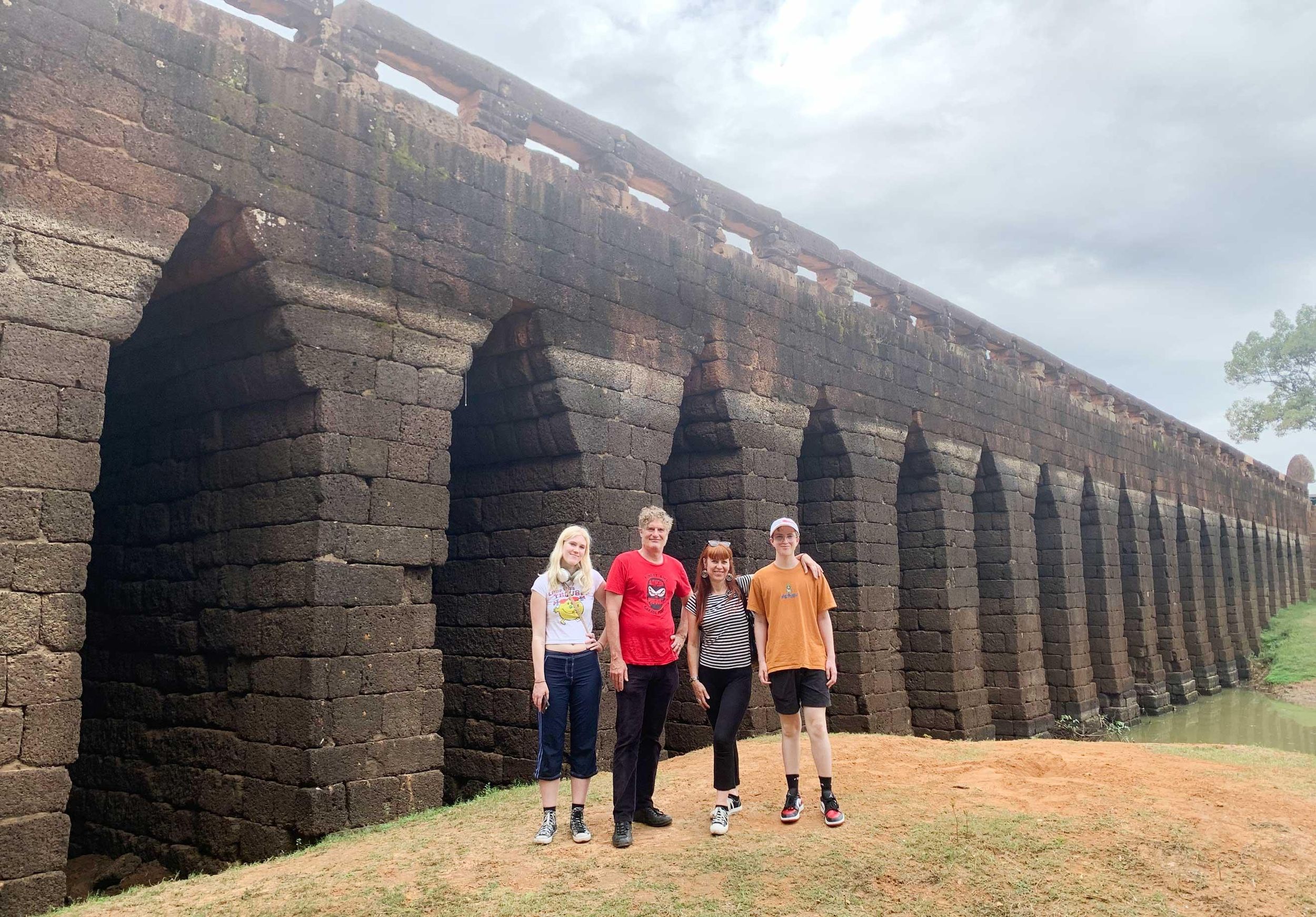 Phnom Penh - Siem Reap Straßentransfer plus Sightseeing