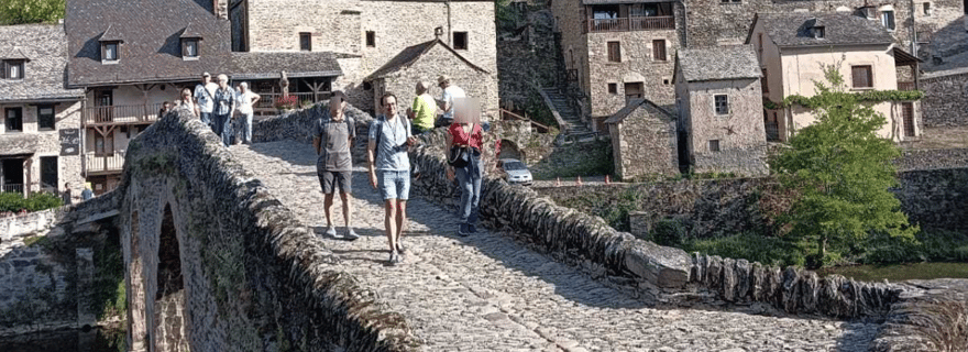 Belcastel : visite à pied d'un des 