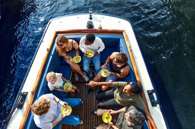 Amsterdam: Dutch Pancake Boat cruise with optional Drinks