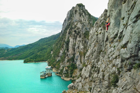 تسلق الصخور في تيرانا، مغامرة في الجبال