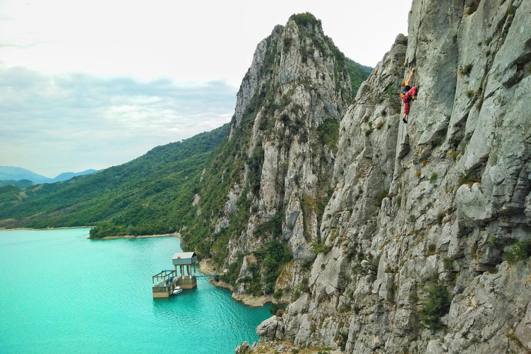 تسلق الصخور في تيرانا، مغامرة في الجبال