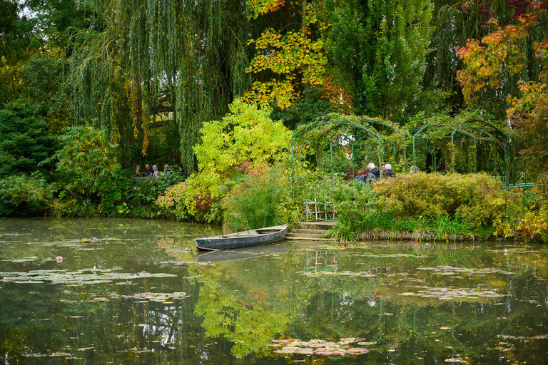Gardens of Monet & The Old Mill: Giverny and Vernon Tour