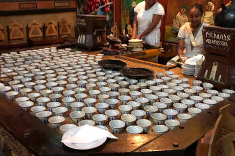 Addis Ababa: Jazz Bar Tour with Live Music and Dinner