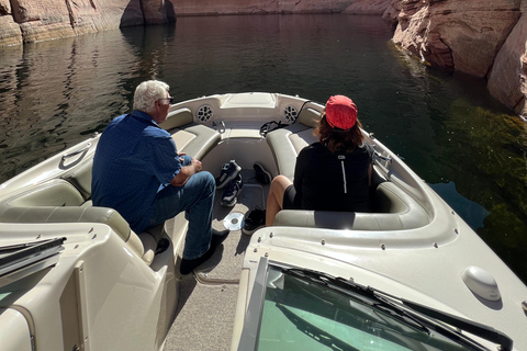 Jezioro Powell: 2-godzinny rejs wycieczkowy łodzią po kanionie AntylopyJezioro Powell: Wycieczka fotograficzna do Kanionu Antylopy małą łodzią