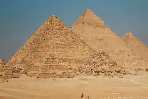 Cairo: Giza Pyramids and Islamic Cairo Guided Layover Tour