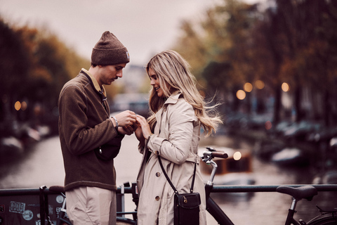 Amsterdam: Professional Photoshoot in the Canals Premium Photoshoot (30-40 photos)