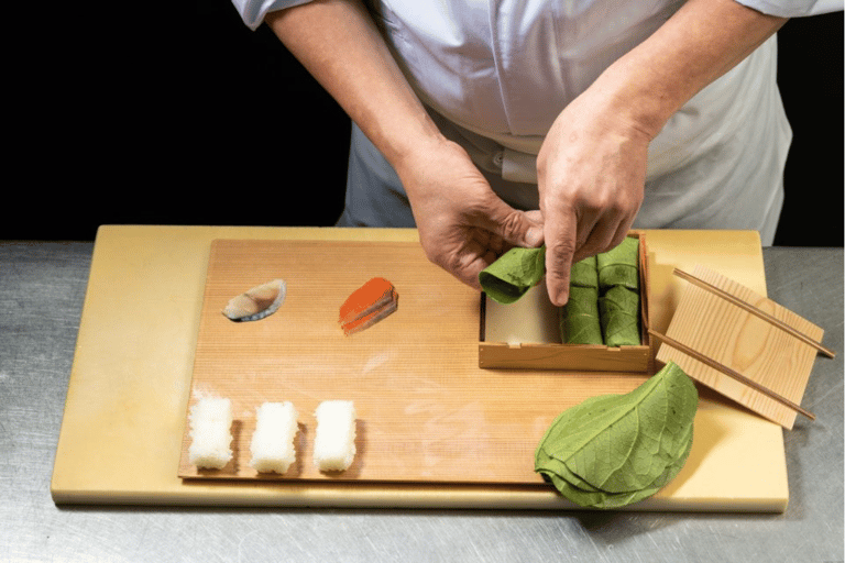 Nara : Expérience de fabrication de sushis à Kakinoha