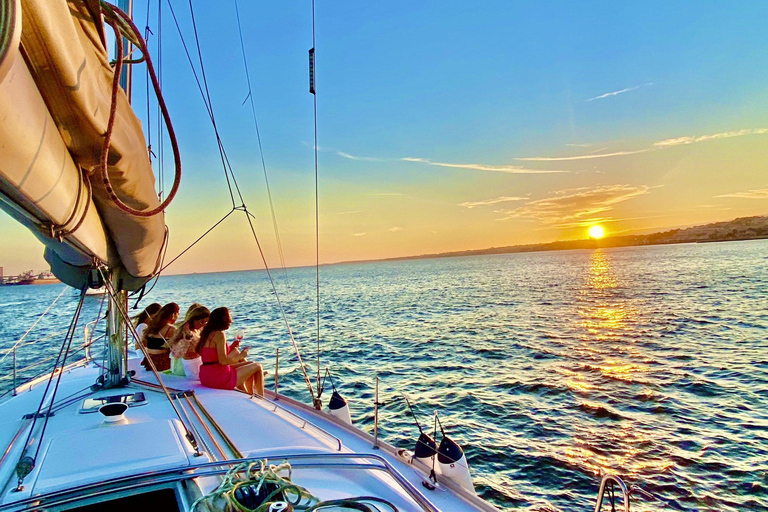 Lisbon: Tagus River Sailboat City Cruise Shared Tour - Sunset Tour