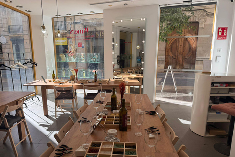 Valencia: Jewelry-Making Workshop with Unlimited Drinks