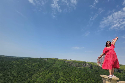 Salalah: Al Fazayah Beach, Shaat Viewpoint & Mugsail Tour