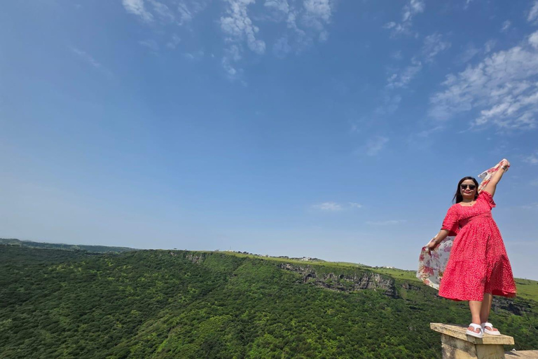 Salalah: Al Fazayah Beach, Shaat Viewpoint & Mugsail Tour