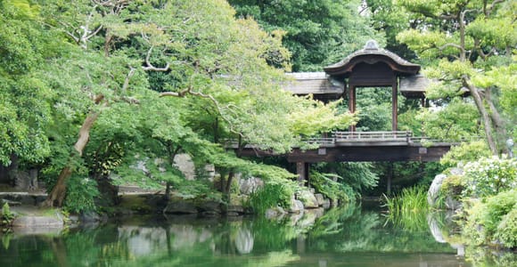 Kyoto: Rainy Season Walking Tour with Coffee Break