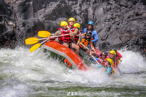 Cataratas Victoria: Descenso de rápidos por el Zambeze y crucero al atardecerBalsaSSC