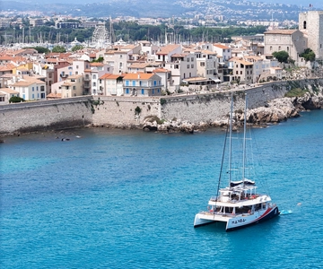 Marina Baie des Anges : Tardes de ocio en el mar en un Maxi Catamarán