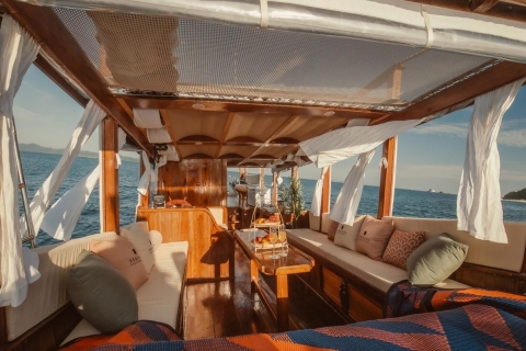 Krabi: Tour al atardecer por 7 islas en un gran barco de cola larga con barbacoaKrabi: tour en barco de 7 islas con comida de barbacoa y traslado