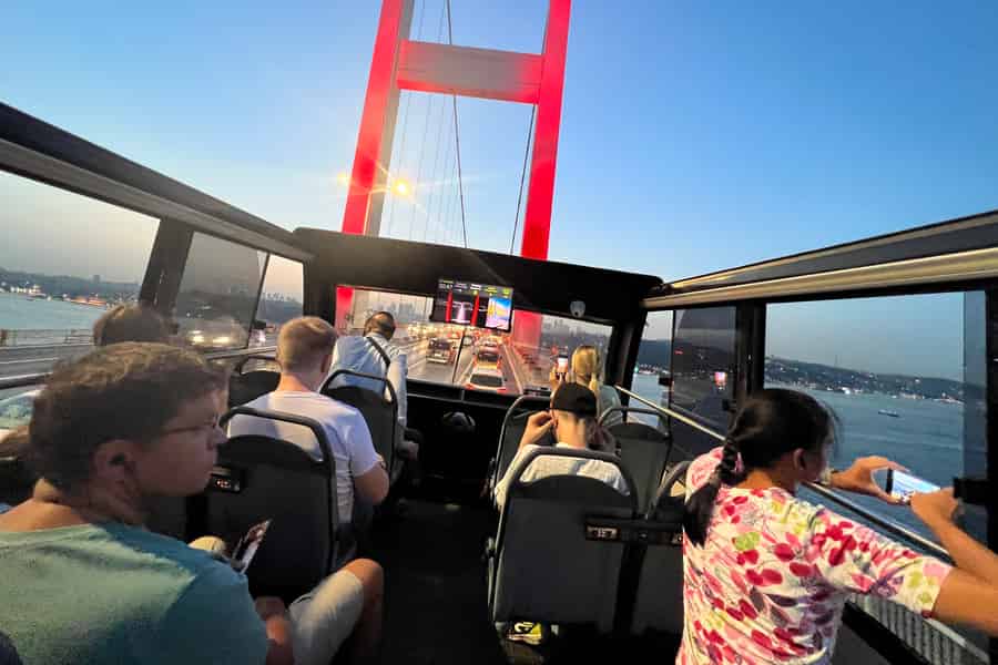 Istanbul: Zwei Kontinente Abendliche Bustour mit Kommentar