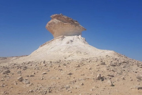 Qatar occidental, piste des chameaux, sculpture de Richard Serra, rocher de Brooq
