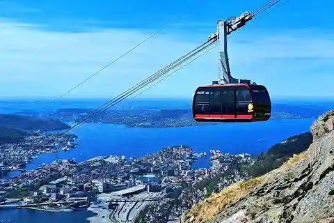 Bergen: Gondola to Mount Ulriken with Lunch & Local Guide