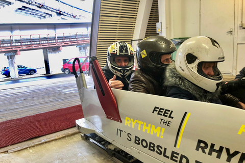 Experiência de passeio em pista de Bobsleigh e luge na LetôniaBob macio