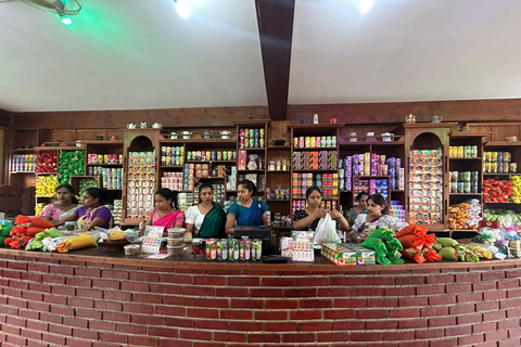 Kandy: Tuk-Tuk Sights, Culture, Shopping & Treatment