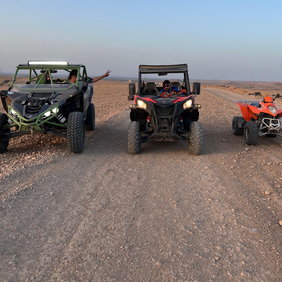 Au départ de Marrakech : Buggy dans le désert d'Agafay 1 heure et dîner-spectacle