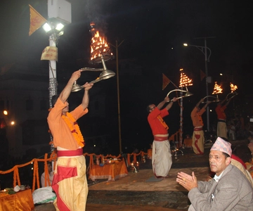 Pashupatinath Temple Aarti & Cremation Evening Tour