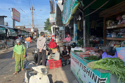 Yogyakarta: Corso di cucina con tour del mercato tradizionaleCon servizio di prelievo e rientro in hotel