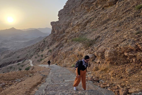 Muscat: Saal Walk Guided Hike with Sunset & City Views Tour