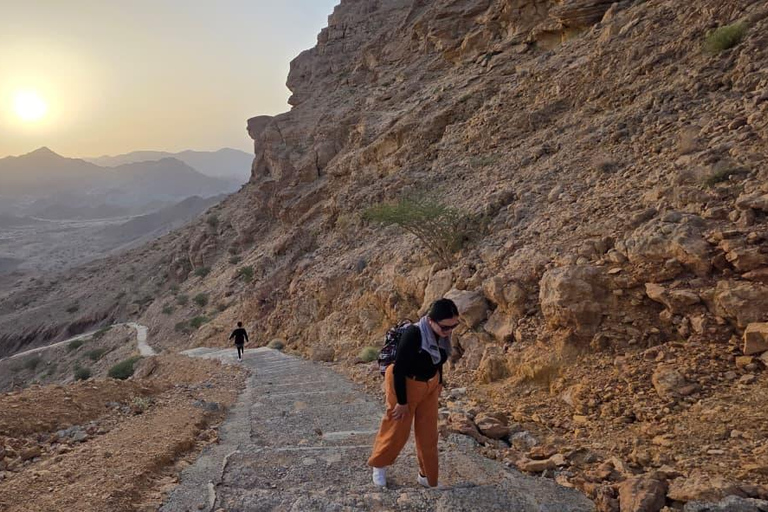 Muscat: Saal Walk Guided Hike with Sunset & City Views Tour