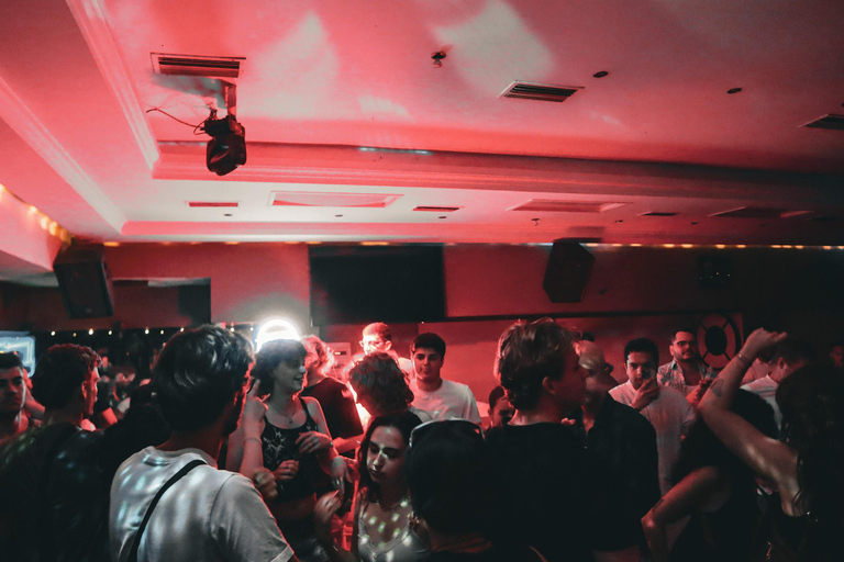 Tirana: Pub Crawl with 1 hour of Unlimited Drinks