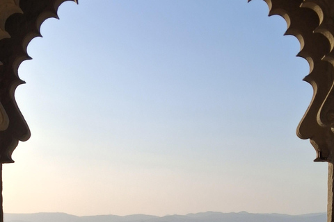 Monsoon Palace visit with Hotel Pickup-dropoff All Inclusive Guided Hiking at Monsoon Palace with Lunch