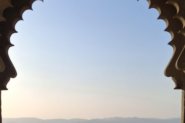 Monsoon Palace visit with Hotel Pickup-dropoff All Inclusive Guided Hiking at Monsoon Palace with Lunch