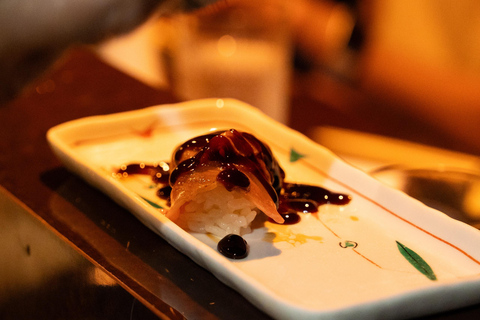 Degustación ilimitada de sake con degustación de sushi Omakase en TokioCata ilimitada de sake con 10 piezas de sushi omakase en Tokio